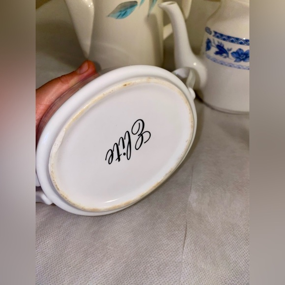 🌸 Vintage (1950-1960’s) White and Blue Floral Tea Set - Picture 6 of 7